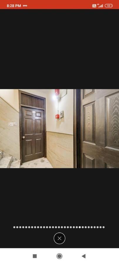 Hotel Mahalaxmi Deluxe Нью-Дели Экстерьер фото