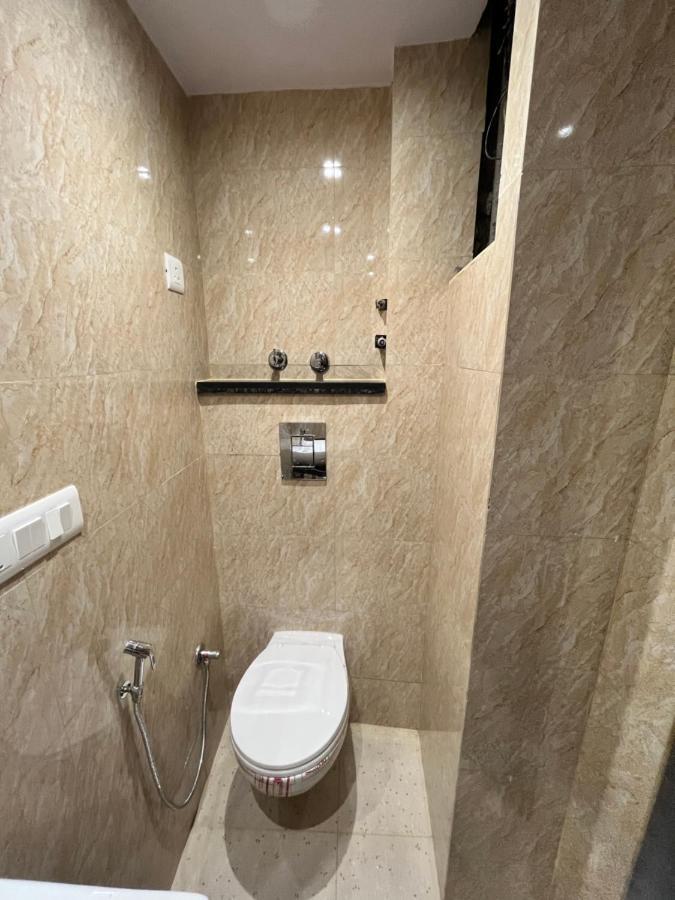 Hotel Mahalaxmi Deluxe Нью-Дели Экстерьер фото